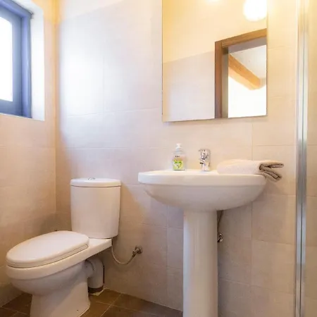 Stunning 4 Bedrooms House With Views In Gozo *